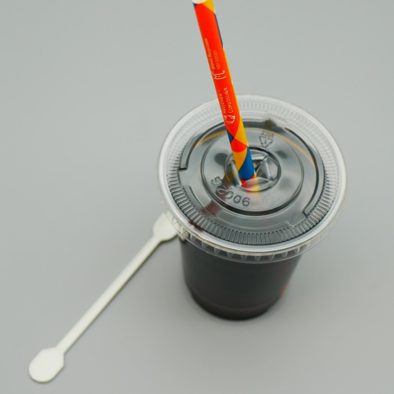 PLA takeaway cups, transparent with lids for milk tea and cold drinks.