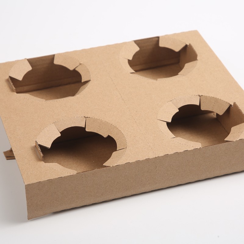 Practical four-cup holder, detachable for easy drink access during takeout.







