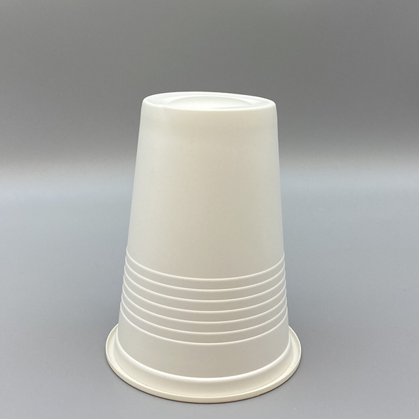 Cornstarch cup, compostable and eco-friendly for home and restaurant beverages.







